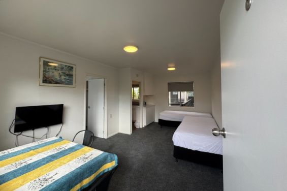 Family Room for 4 - living area