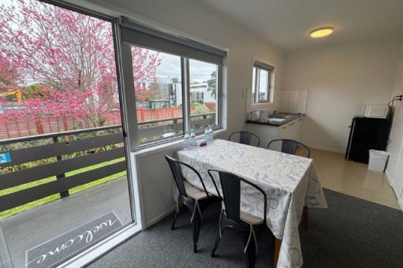 Family Room for 4 - dining table